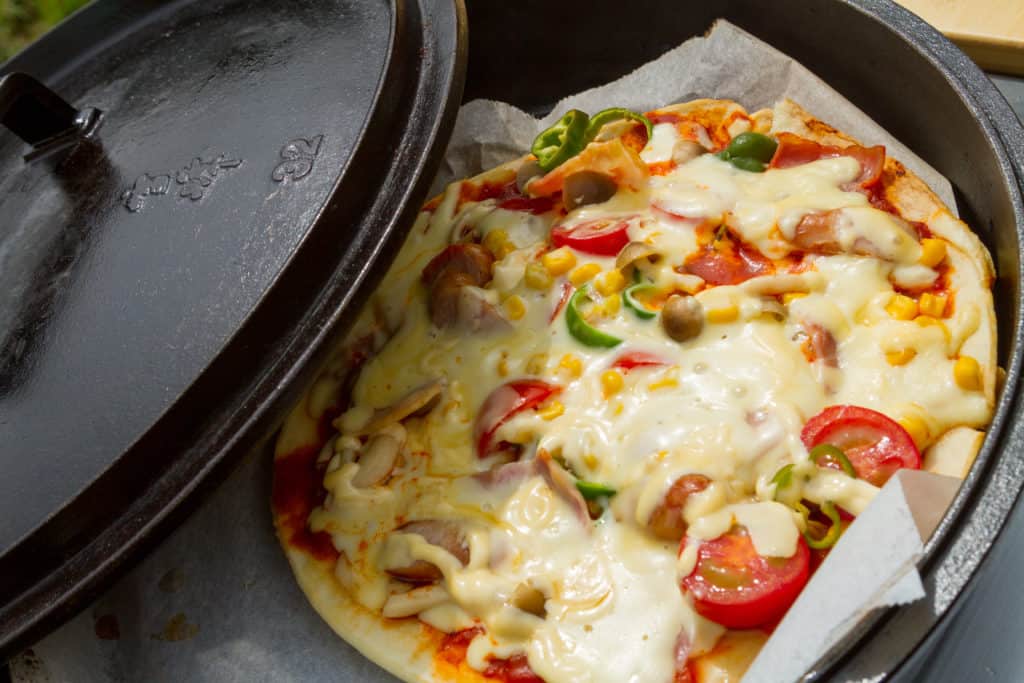 dutch oven pizza