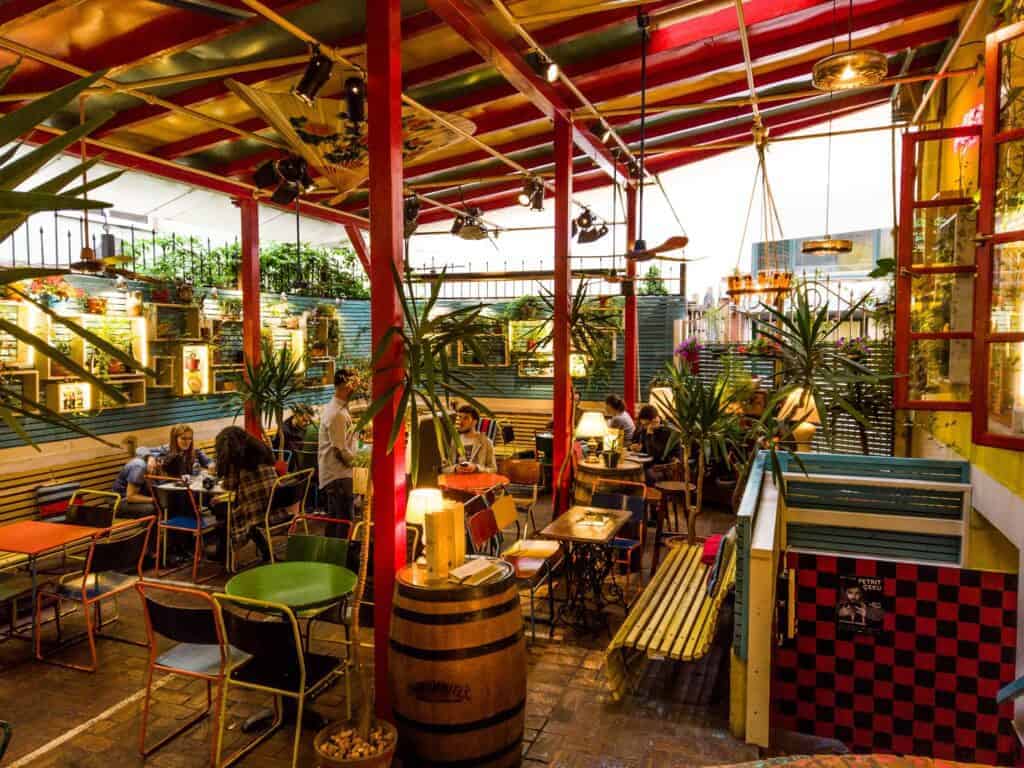 RADIO BAR TIRANA
