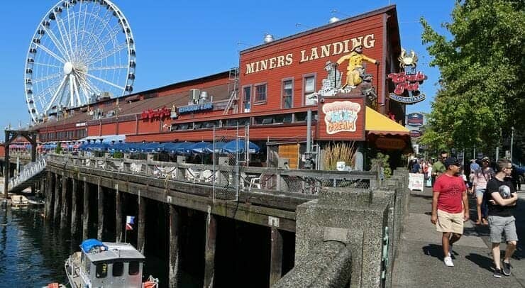 SEATTLE’S WATERFRONT pier