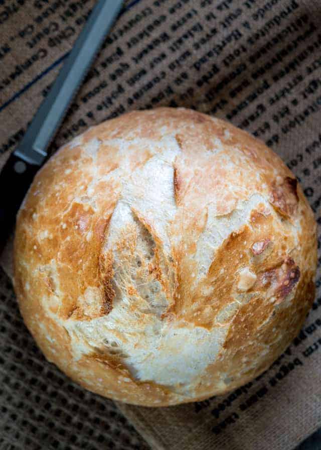NO-KNEAD DUTCH OVEN BREAD