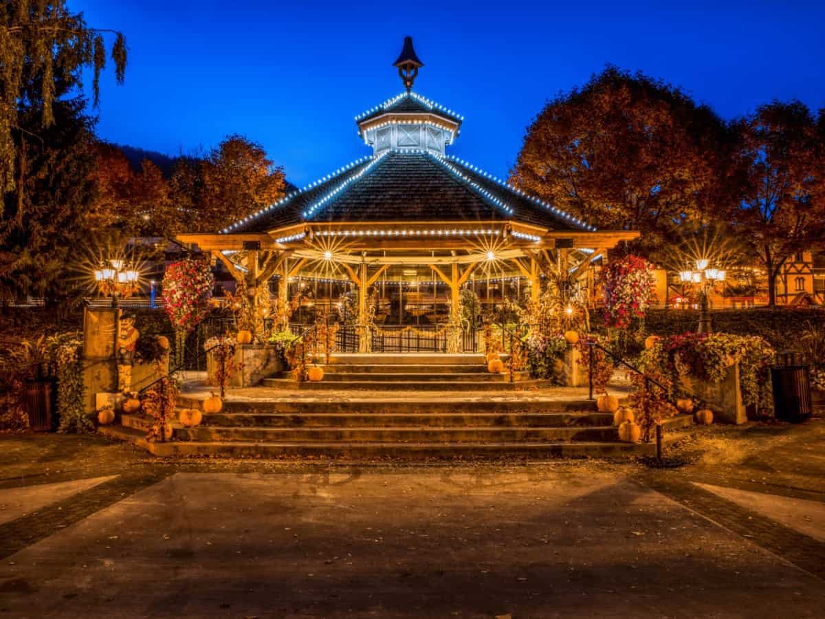 36 Best Christmas Destinations In The US For A Magical Holiday