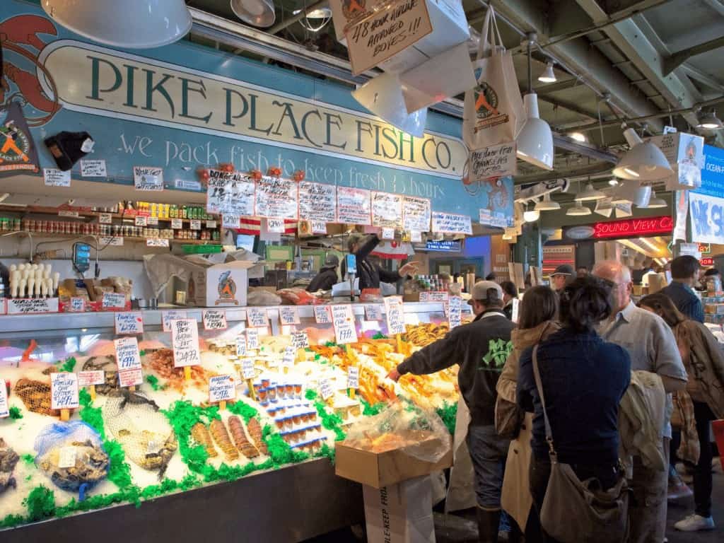 pike place fish co fish mongers throwing fish