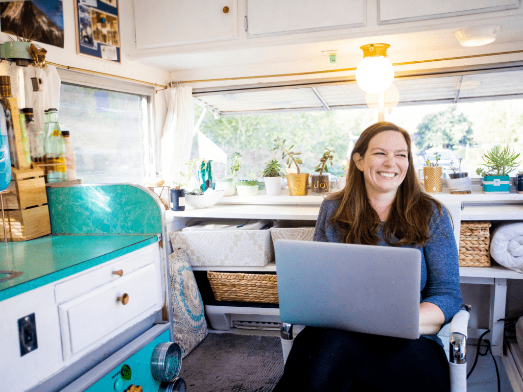 How To Make Money While Traveling in an RV